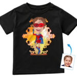 Spersonalizowana dziecięca koszulka z superbohaterem | Zdjęcie na arcydziele Tee Prezenty na zamówienie - Superbohater oryginalna czerwień www.customywear.com 29